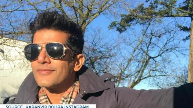 Karanvir Bohra shares a cute pic with pregnant wife Teejay Sidhu as his quarantine ends Karanvir Bohra