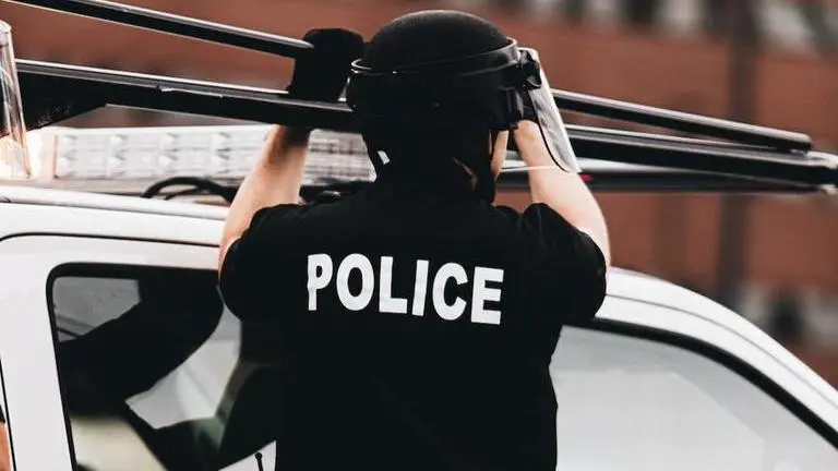 Off-duty Chicago police officer fatally shot and killed after her shift US