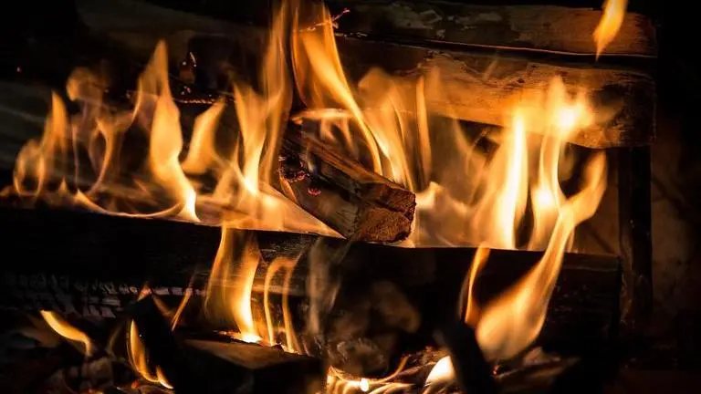 Holika Dahan 2023: WhatsApp wishes, messages, quotes to share with your loved ones Holika Dahan 2023
