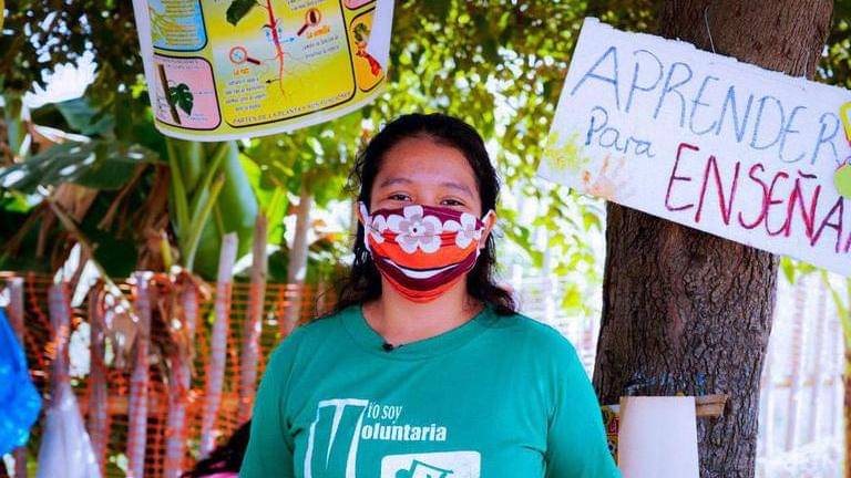 Ecuador teen Denisse Toala teaches kids under tree in poor ...