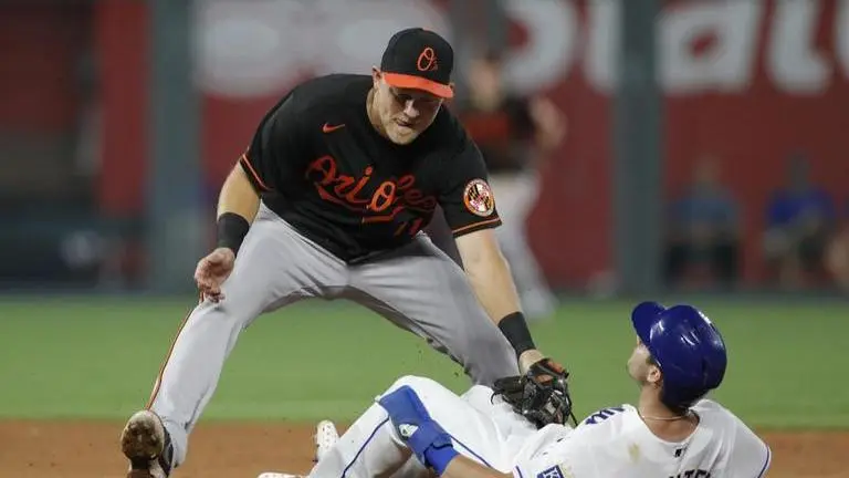 Lopez drives in four runs, Royals roll past Orioles 9-2