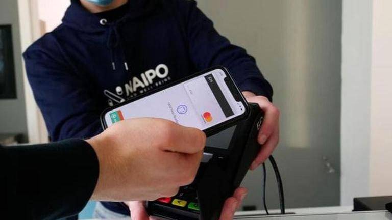 Russian lawyers to file lawsuit against apple for closure of payment service in russia
