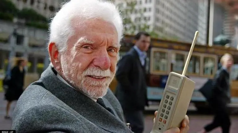 Mobile phone inventor Martin Cooper says people need to 'get a life' Mobile phone