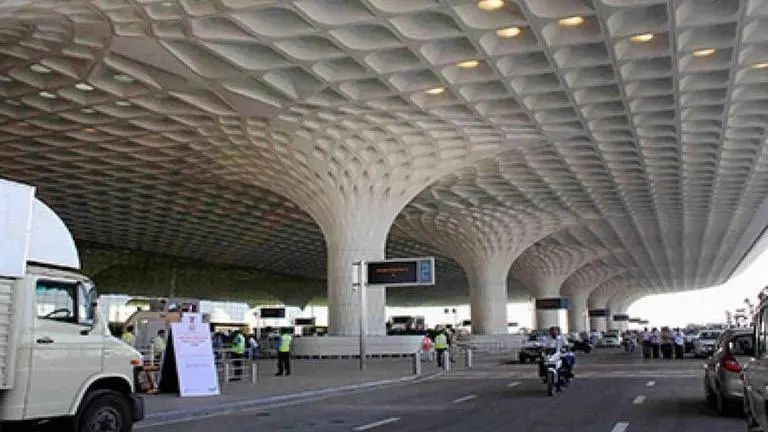 970 passengers arrive at Mumbai int airport, 489 quarantined