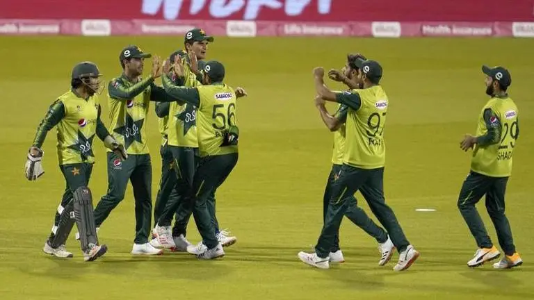 8th member of Pakistan cricket team tests positive for COVID