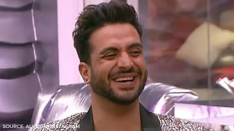 Aly Goni celebrates his birthday in Kashmir with family and lady love Jasmin Bhasin Aly goni