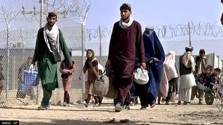 Over 3,000 undocumented Afghans returning daily to Afghanistan from Iran: IOM report Afghans
