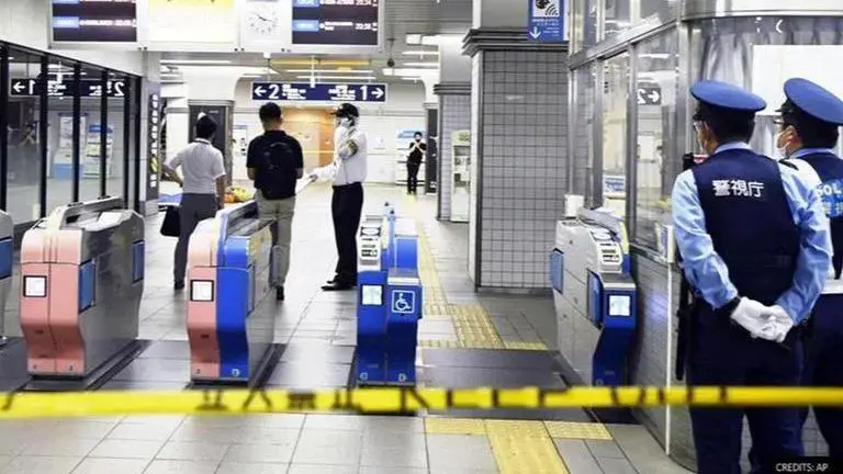 Two injured in suspected acid attack in Tokyo subway station, perpetrator still at large Tokyo