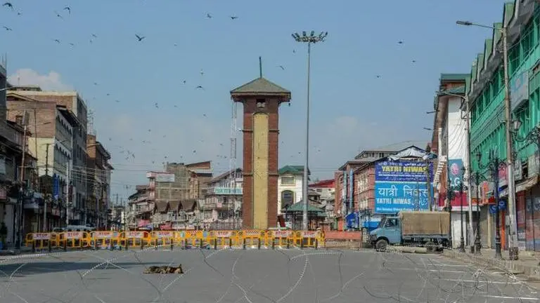 Tourists coming to Kashmir by road will undergo tests PTI