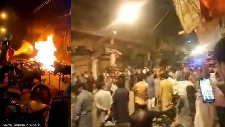 Karachi blast: Officials claim police mobile destroyed, bomb was planted in motorcycle Pakistan, Karachi