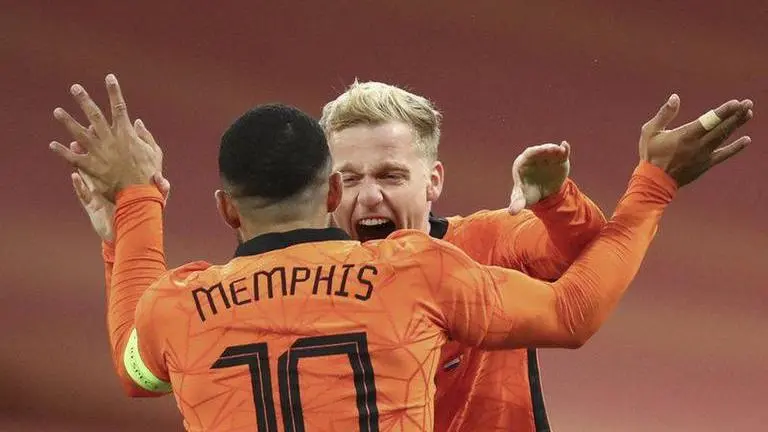 Van de Beek equalizes as Netherlands draws 1-1 with Spain