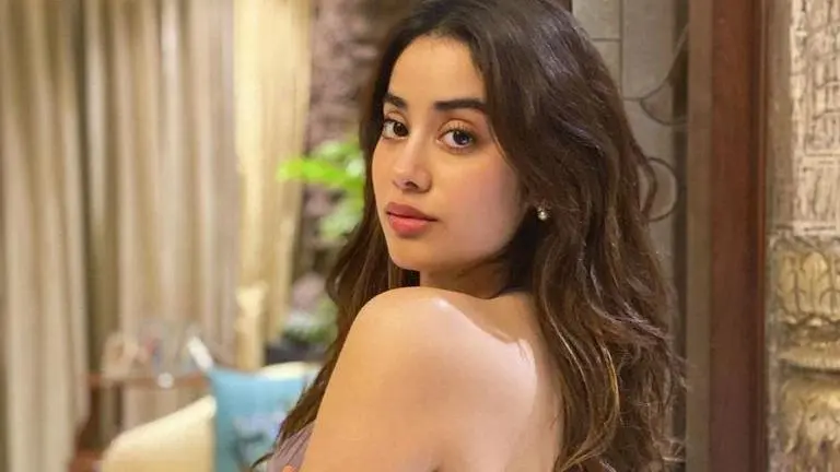 Janhvi Kapoor returns to Mumbai as farmers disrupt shooting of film in Punjab Janhvi Kapoor returns to Mumbai after 'Good Luck Jerry' stalled, farmers demand statement