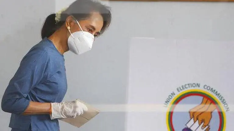Myanmar leader Suu Kyi casts her vote in November elections