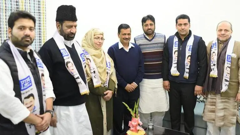 Former Cong MLA Shoaib Iqbal joins AAP CONGRESS