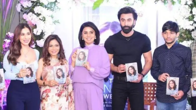 Ranbir Kapoor accidentally spills coffee on himself during event | Watch ranbir kapoor