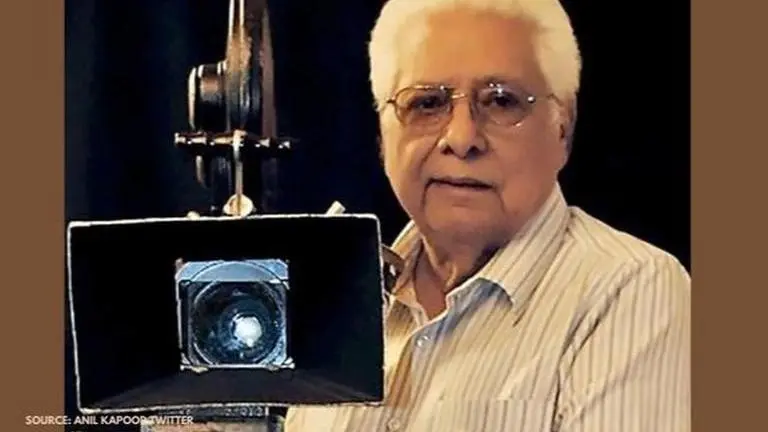 Unseen Pic of the Day: Basu Chatterjee's 'Chitchor' cast's candid pic is a visual delight basu chatterjee