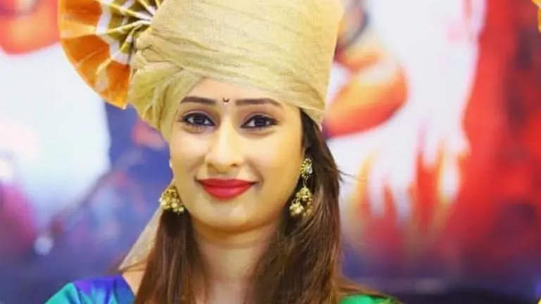 Priya Marathe posts throwback pool hair flip video; fans call it 'awesome' priya marathe