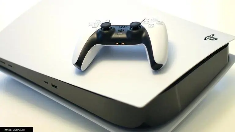 PS5 new model weighs 300 grams less due to smaller heat sink, but what about performance? PS5 new model weighs 300 grams less due to smaller heat sink, but what about performance?