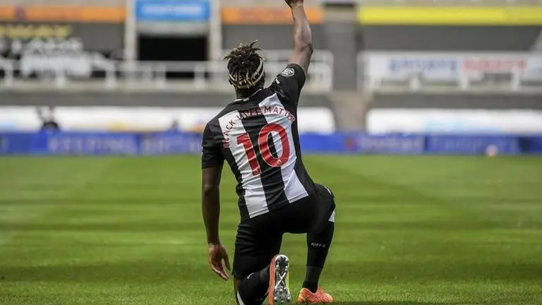 Newcastle beats 10-man Sheffield Utd 3-0 amid takeover talks