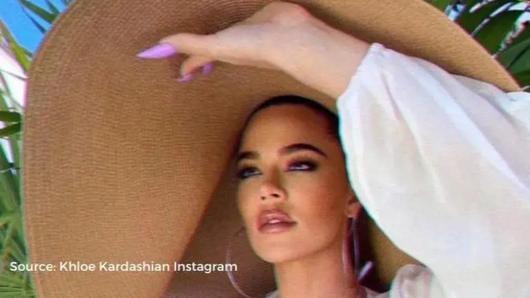 Khloe Kardashian 'giggles' at trolls on 'freakishly long fingers': 'Not a Photoshop fail' khloe kardashian