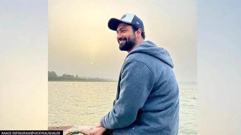 Vicky Kaushal gives sneak peek into Laxman Utekar's 'hardly working direction team' Vicky Kaushal