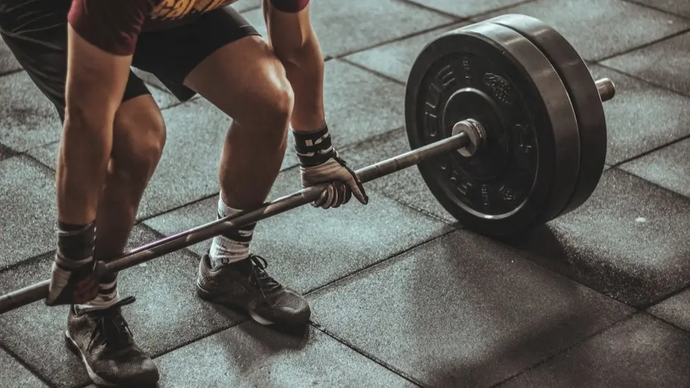 Experiencing Knee Pain After Weightlifting? Here's How To Get Rid Of It Weightlifting