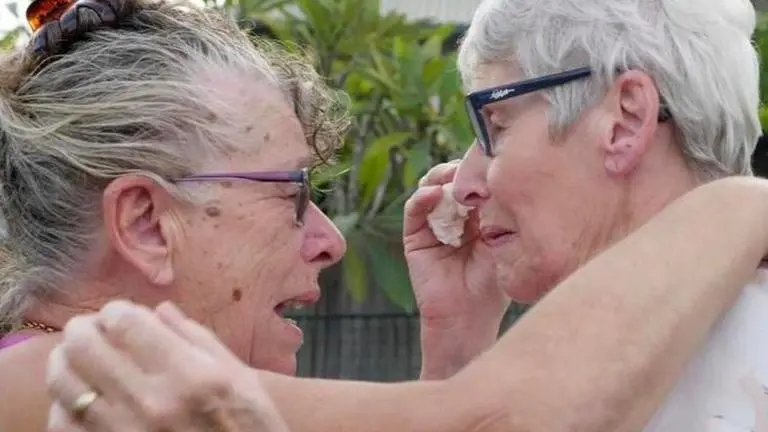 Australia lets New Zealand woman travel to see dying sister