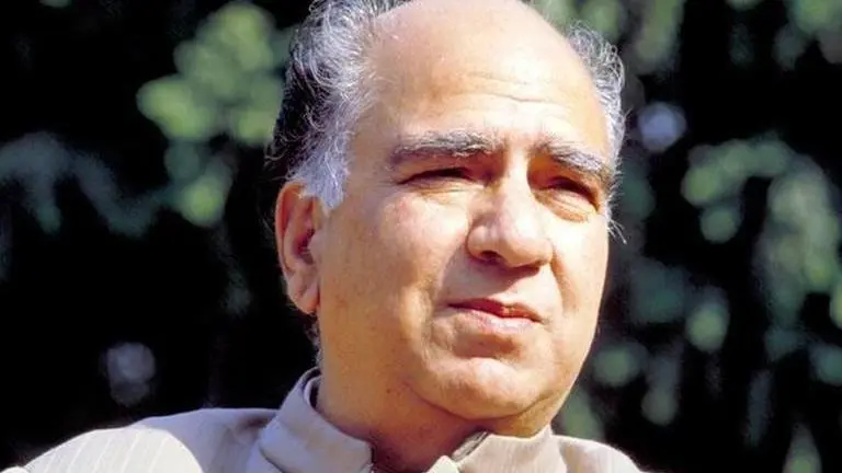 Battling COVID-19, ex-Himachal Pradesh CM Shanta Kumar says Modi called to enquire about health