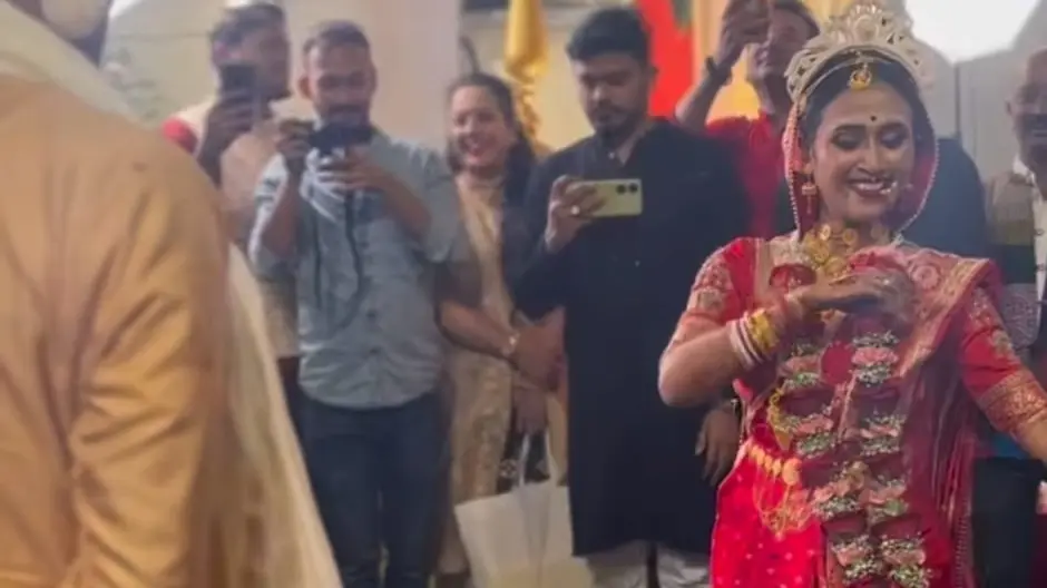 Cute Video Of The Craziest Bengali Bride Ever Dancing To Taylor Swift's Hit Song Love Story | WATCH Craziest Bengali Bride Ever