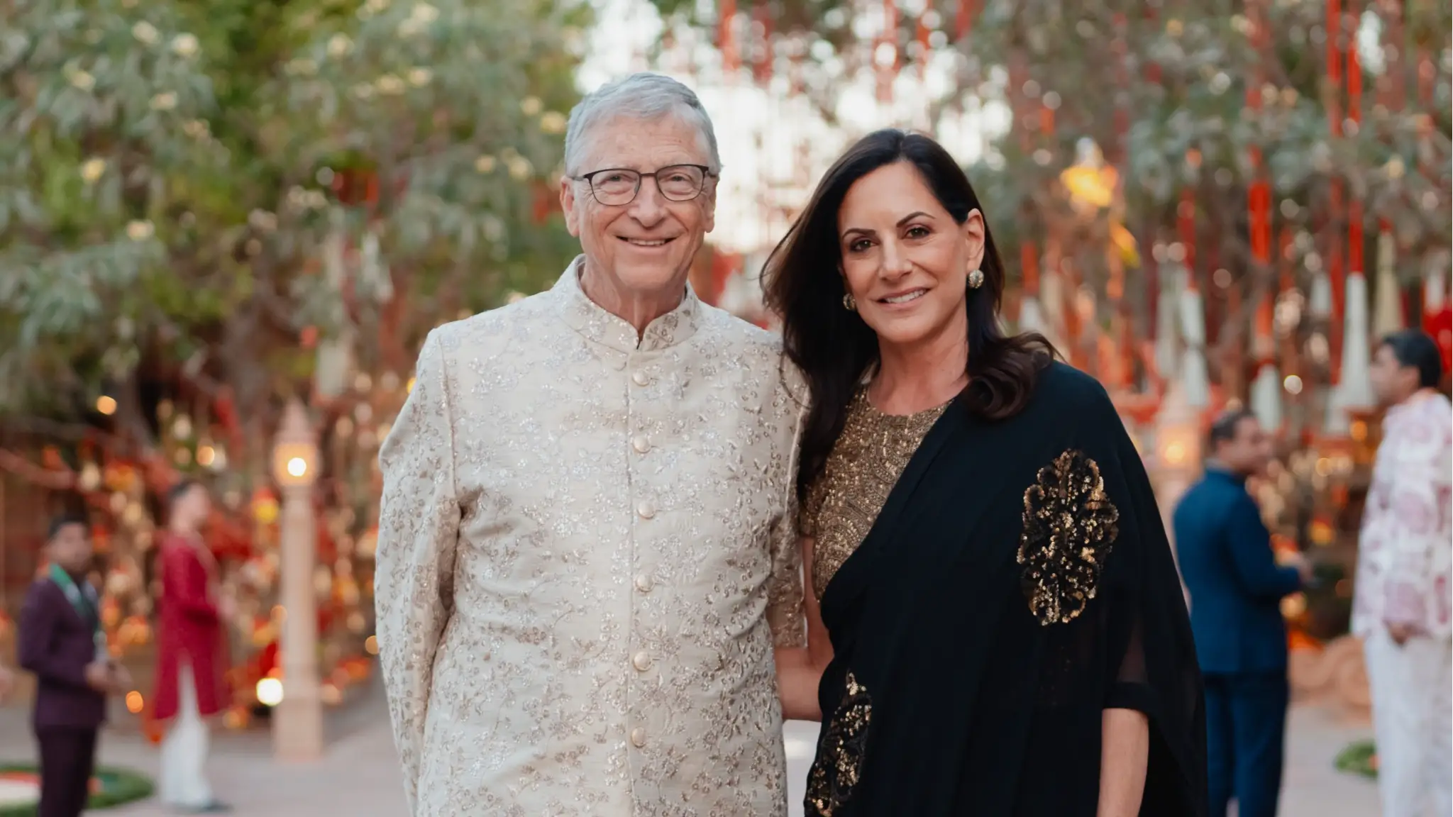 Mark ZuckerbergPriscilla Chan, Bill Gates Embrace Indian Tradition At