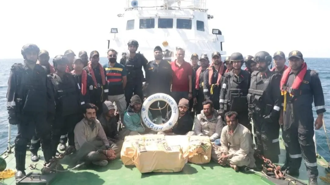 Indian Security Agencies Arrest 6 Pakistani Nationals With Drugs Worth Rs 480 Crore Near Porbandar Drugs seized from 6 Pakistani Nationals
