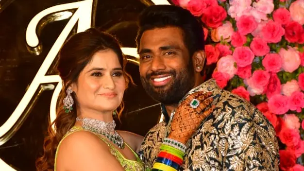 Inside Video: Arti Singh Puts On Her Dancing Shoes, Cuts Multi-Tiered Cake At Sangeet Ceremony Arti Singh sangeet
