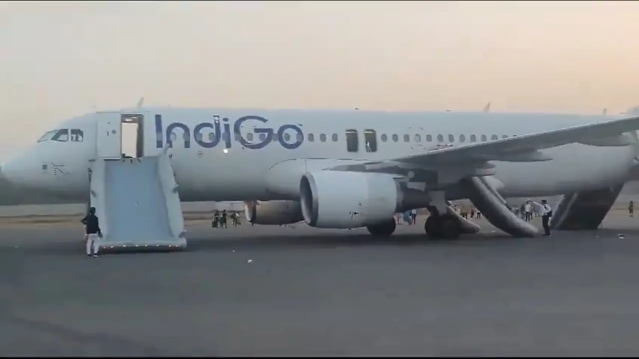 BREAKING: Delhi-Bound IndiGo Flight From Varanasi Receives Bomb Threat, Search Operation Underway Delhi-Varanasi IndiGo Flight Receives Bomb Threat, Turns Out to be Hoax