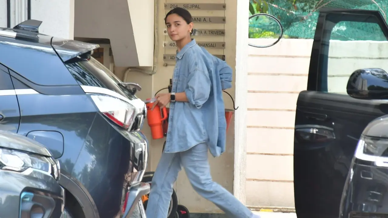 Has Alia Bhatt Begun Work On Love & War? Actress Visits Sanjay Leela Bhansali’s Residence: WATCH Alia Bhatt