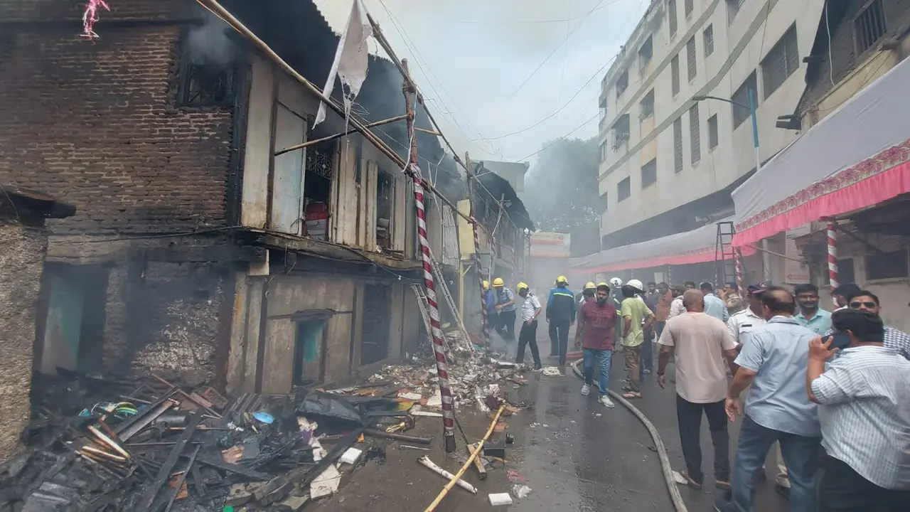 Video: Massive Fire Breaks Out in Pune’s Budhwar Peth Pune