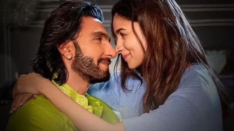 Ve Kamleya: Rocky Aur Rani Kii Prem Kahaani song shows Ranveer-Alia surrending to love Rocky Aur Rani Kii Prem Kahaani