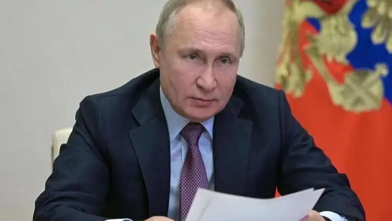 Russia's economy will remain open asserts Putin as Ruble turns best performing currency Russia