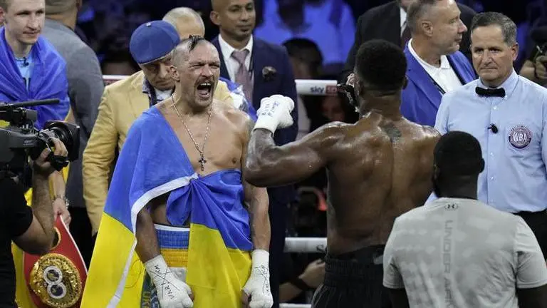 Anthony Joshua slams heavyweight belts on ground, storms out after loss to Oleksandr Usyk Anthony Joshua