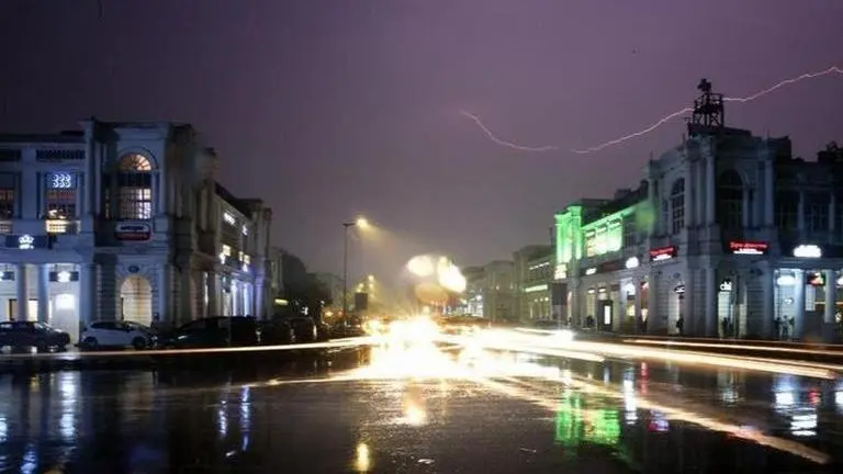 17 flights diverted as heavy rains lash Delhi Delhi