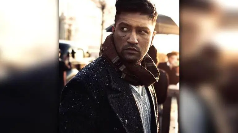 Vicky Kaushal compares Sardar Udham's real pic with his own; Fans react to the resemblance Vicky Kaushal