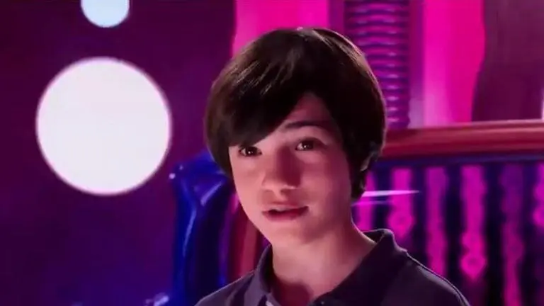 who plays wild card in we can be heroes