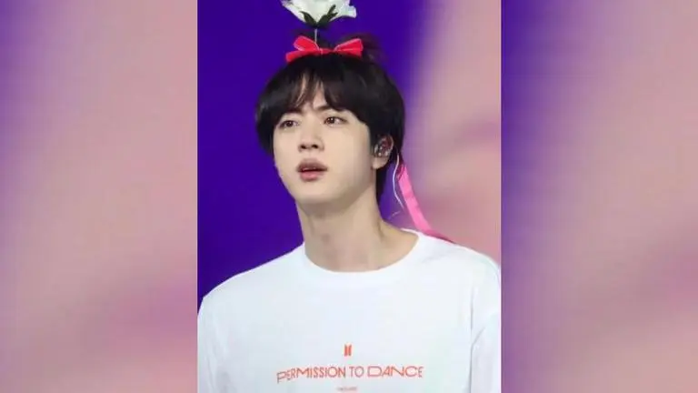 BTS' LA concert Live: Twitter is going gaga over Jin's new apple haircut, 'OMG, too cute' BTS Jin's Hair Style