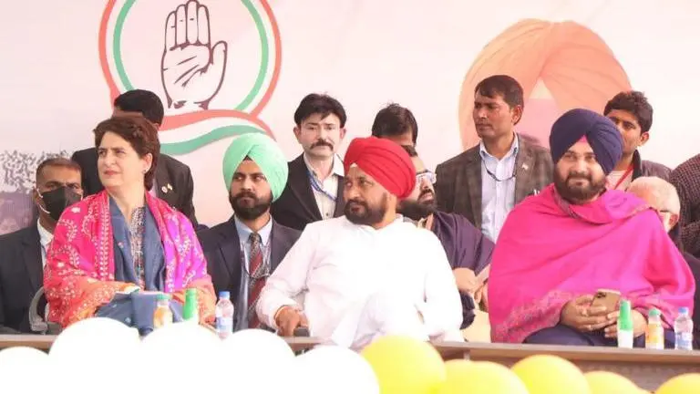 Navjot Singh Sidhu refuses to address rally in Priyanka Vadra's presence post CM face snub Navjot Singh Sidhu, Punjab