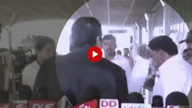 Siddaramaiah shocker: Ex-CM slaps aide publically at Mysore airport Siddaramaiah