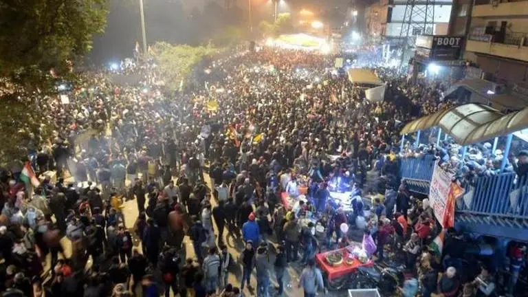 Anti-CAA stir at Shaheen Bagh: Delhi Police appeals people to clear road