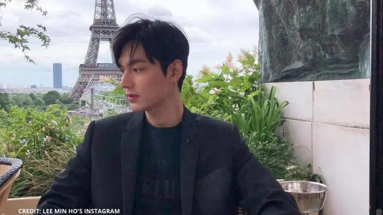 Lee Min Ho apologizes to his dog Choco for petting another dog on streets, See post lee min ho