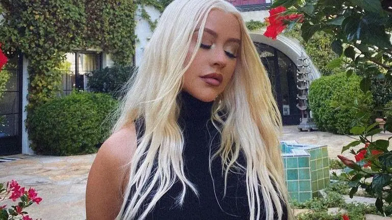 Christina Aguilera rings in new year with a bubble bath, shares video christina aguilera