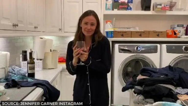 Jennifer Garner gracefully clarifies pregnancy rumours from pumpkin carving Instagram post jennifer garner