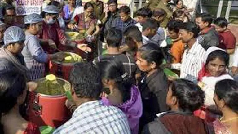 COVID-19: Guj govt to feed migrants but won't allow movement covid