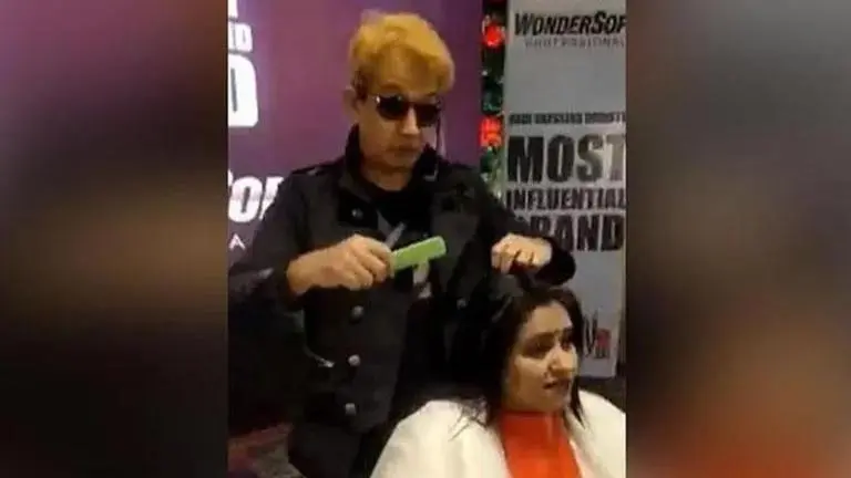 Jawed Habib hair & beauty CEO defends hair-spitting act; 'meant for humor, unintentional' Jawed Habib
